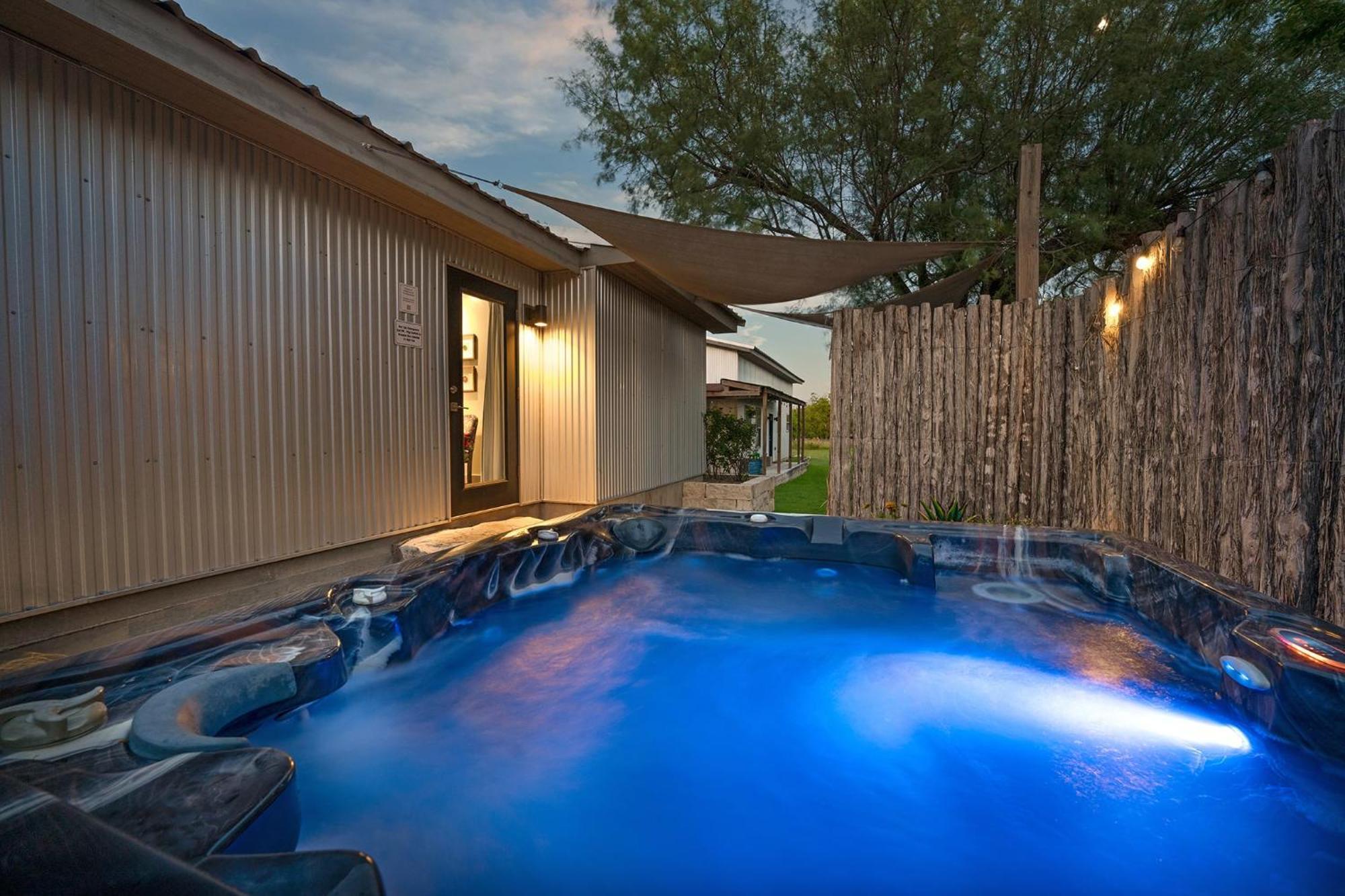 Villa Claret House Full Kitchen And Private Hot Tub Fredericksburg Exterior foto