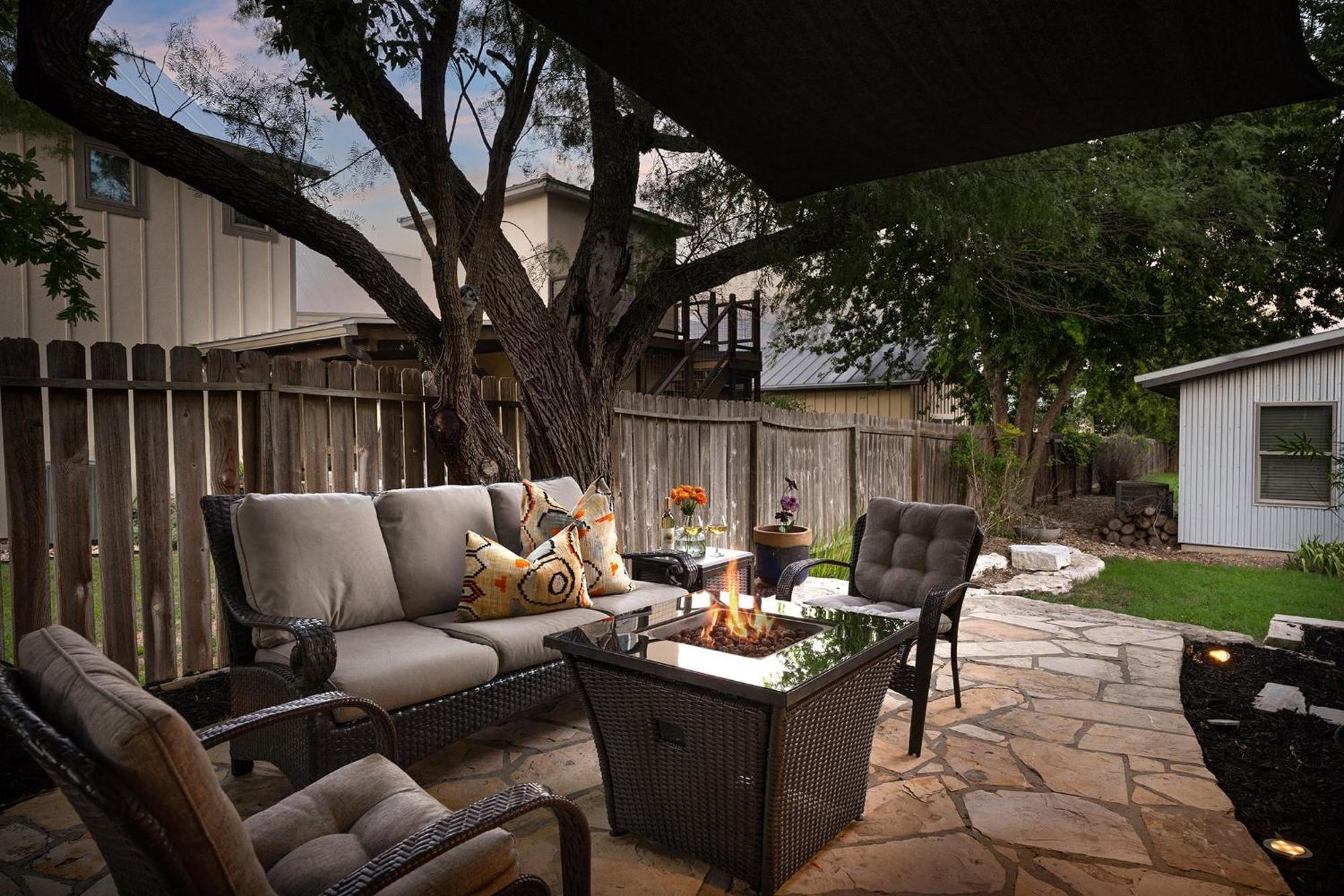 Villa Claret House Full Kitchen And Private Hot Tub Fredericksburg Exterior foto